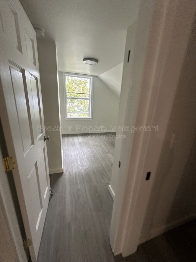 Building Photo - 7 Bennett Ave