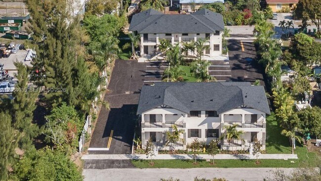 Foto del edificio - 5745 SW 44th Ct