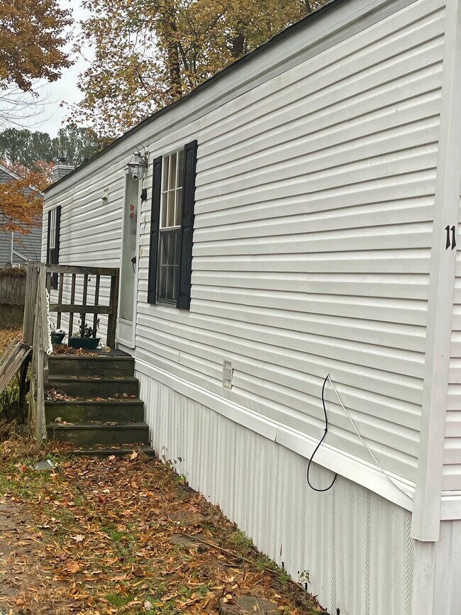 Building Photo - 125 Semple Farm Rd