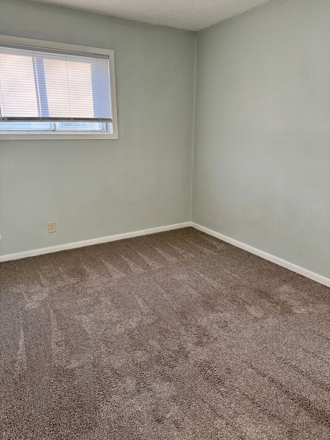 Building Photo - $1,375| 3 Bedroom, 1 Bathroom House Availa...