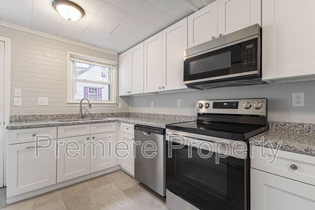 Building Photo - 804 E Gudgell Ave