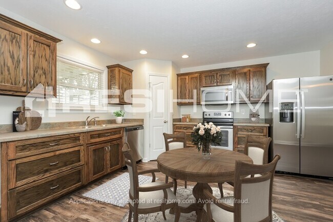 Building Photo - 1830 Lakin Ln