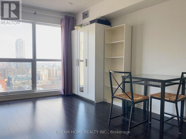 Photo du bâtiment - 386 Yonge St