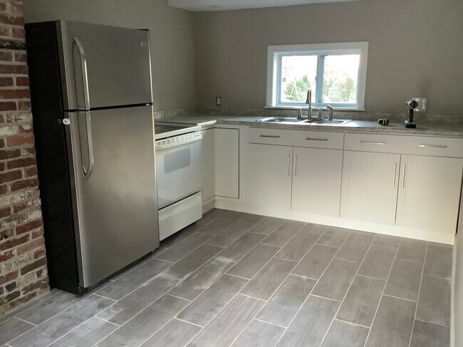 Foto del edificio - 172 Loudon Rd