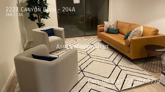 Foto del edificio - 2227 Canyon Blvd