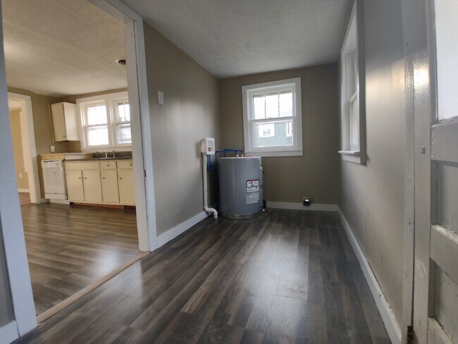Foto del edificio - 401 Grand Avenue Ext