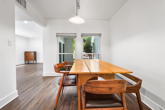 Foto del edificio - 2709 Parker Ln