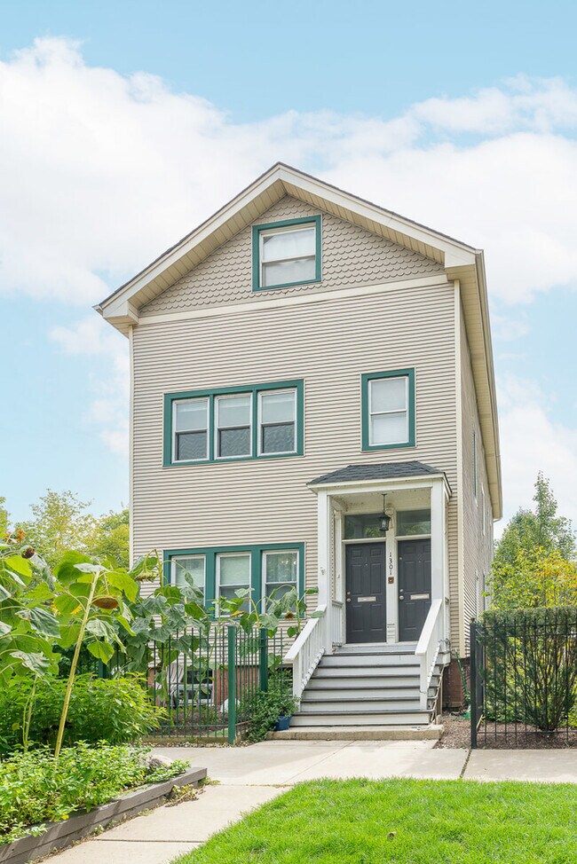 Building Photo - 1301 W Nelson St
