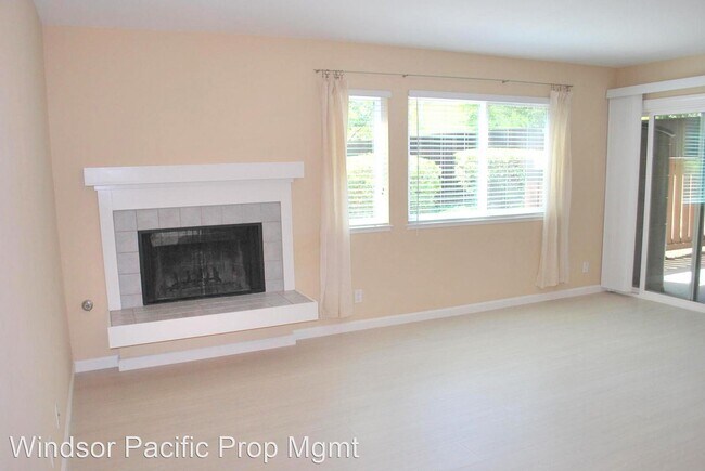 Building Photo - 1 br, 1 bath House - 8126 Camelback Place