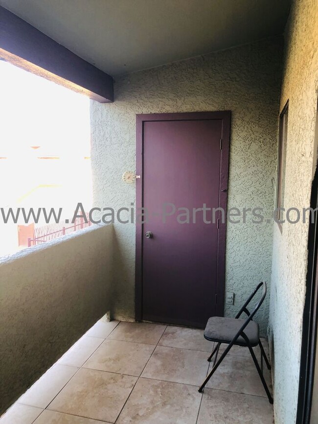 Building Photo - Two Bedroom on East Side