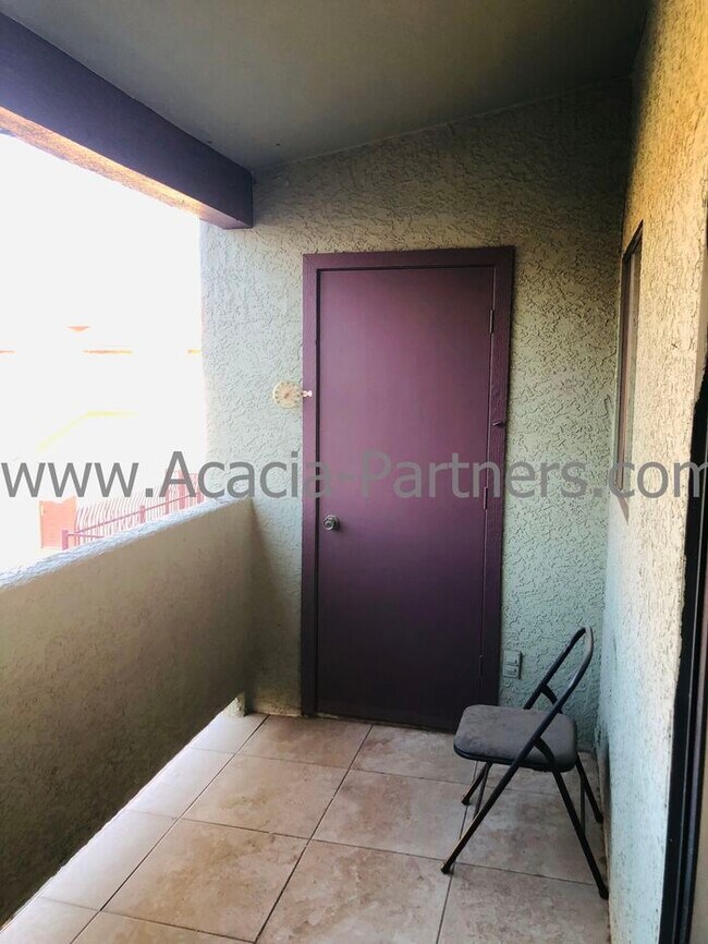 Foto del edificio - Two Bedroom on East Side
