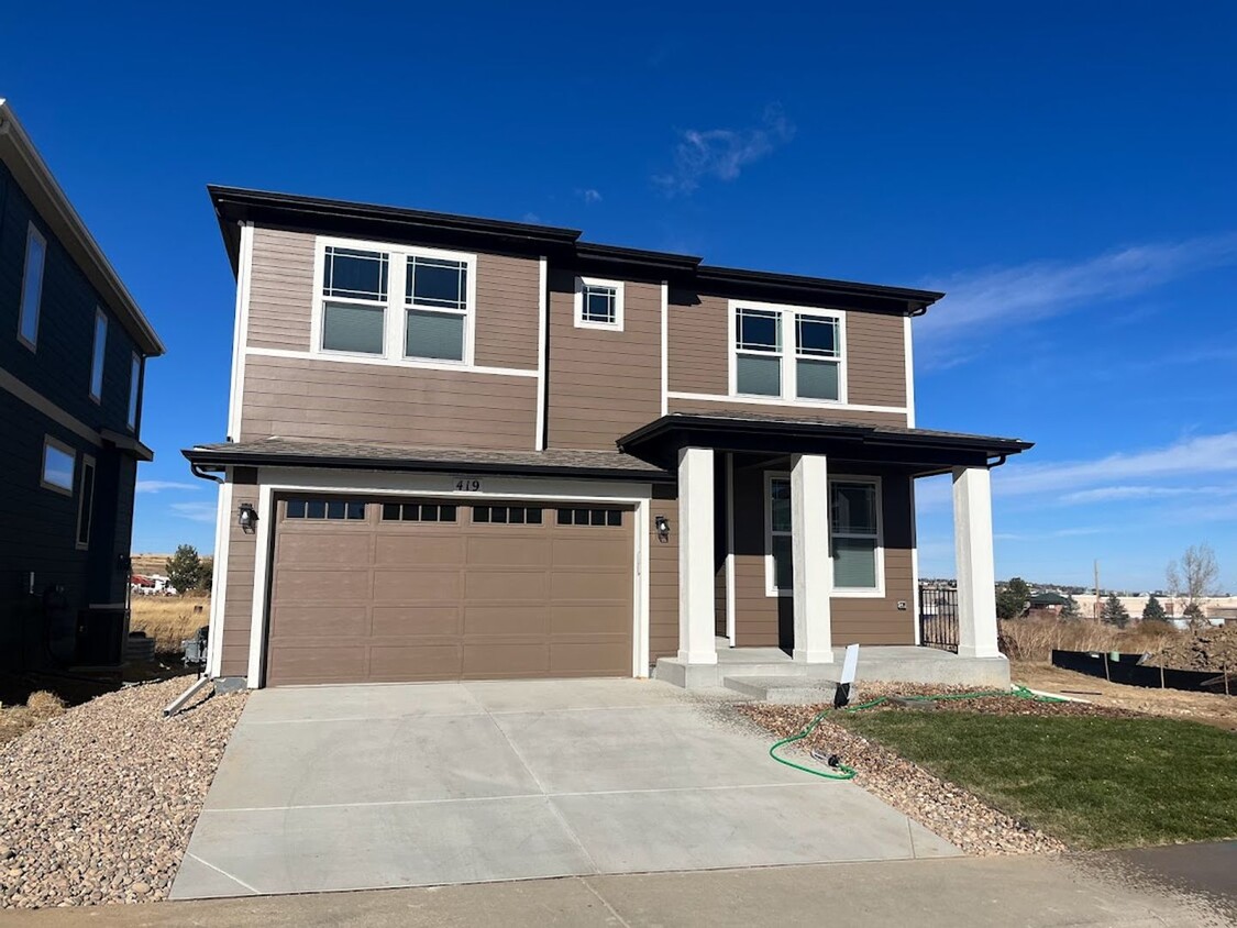 Foto principal - Brand New Build! Modern 4 bedroom home in ...