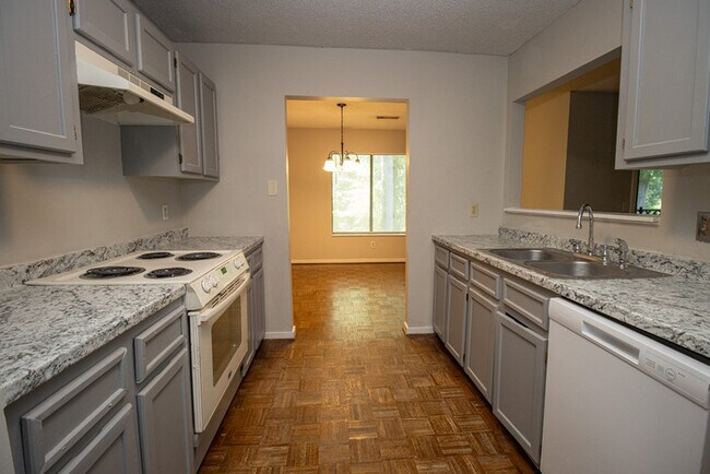 Foto del edificio - Spacious 2BR 2BA townhome in Village Creek!