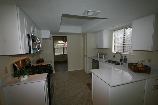 Building Photo - 4203 Dauphine Dr