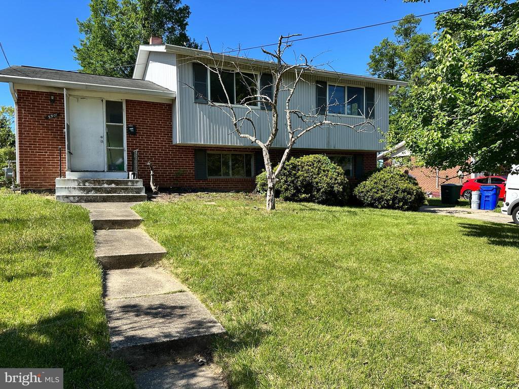 Foto principal - 5901 Bryn Mawr Rd