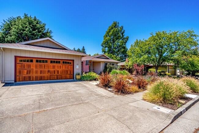 Building Photo - 113 Sherwood Dr