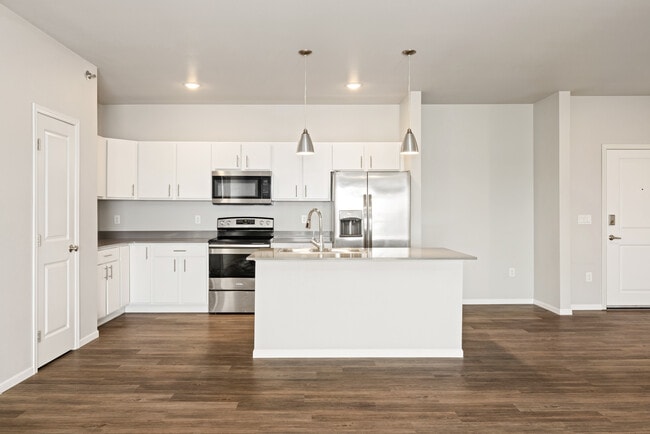 Building Photo - Upscale Living at the Grand off 45th