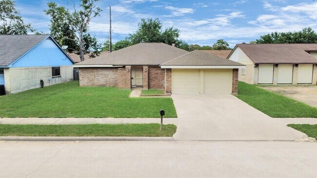 Foto del edificio - 13610 Piney Oaks Dr