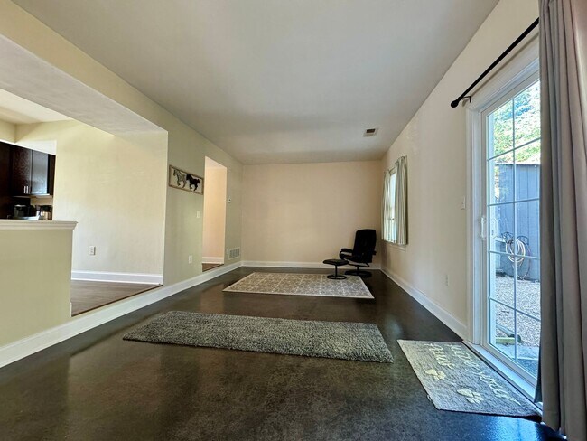 Foto del edificio - Comfortable Townhome in a Haymarket Square Community