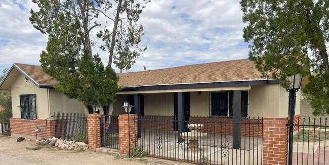 Building Photo - 3027 N Geronimo Ave