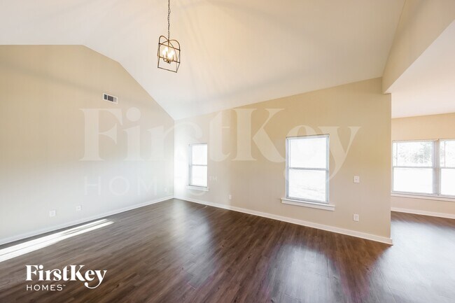 Foto del edificio - 170 Lakewood Ln