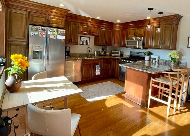 Foto del edificio - 175 Mystic St Ext