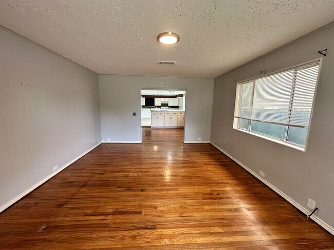 Foto del edificio - 918 W 5th St
