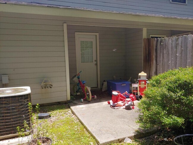 Foto del edificio - 14594 Honeysuckle Dr. Apt 135