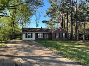 Building Photo - 1925 Coral Hills Dr