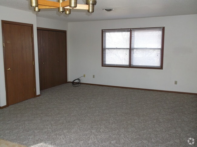 Building Photo - 811 Farmer Ave