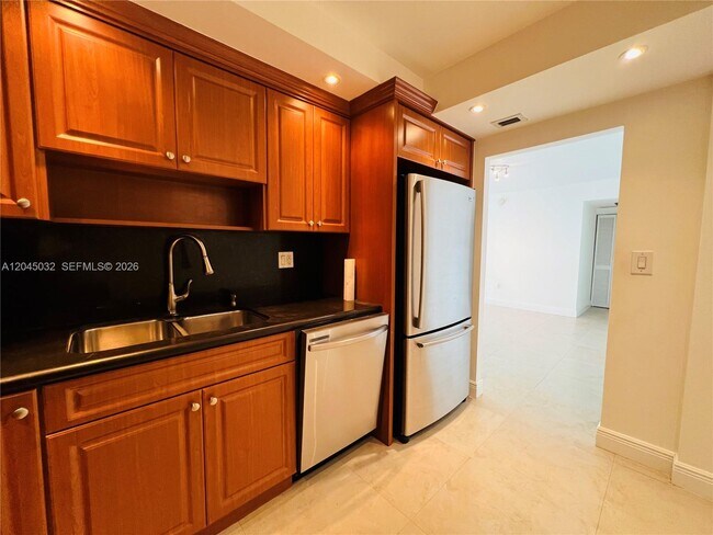 Building Photo - 2333 Brickell Ave
