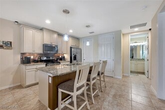 Building Photo - 14940 Edgewater Cir