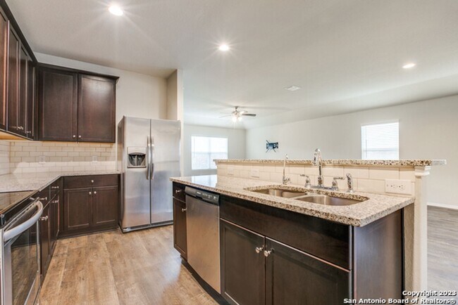 Foto del edificio - 3 Bed 2 Bath Texas Research Park Subdivision