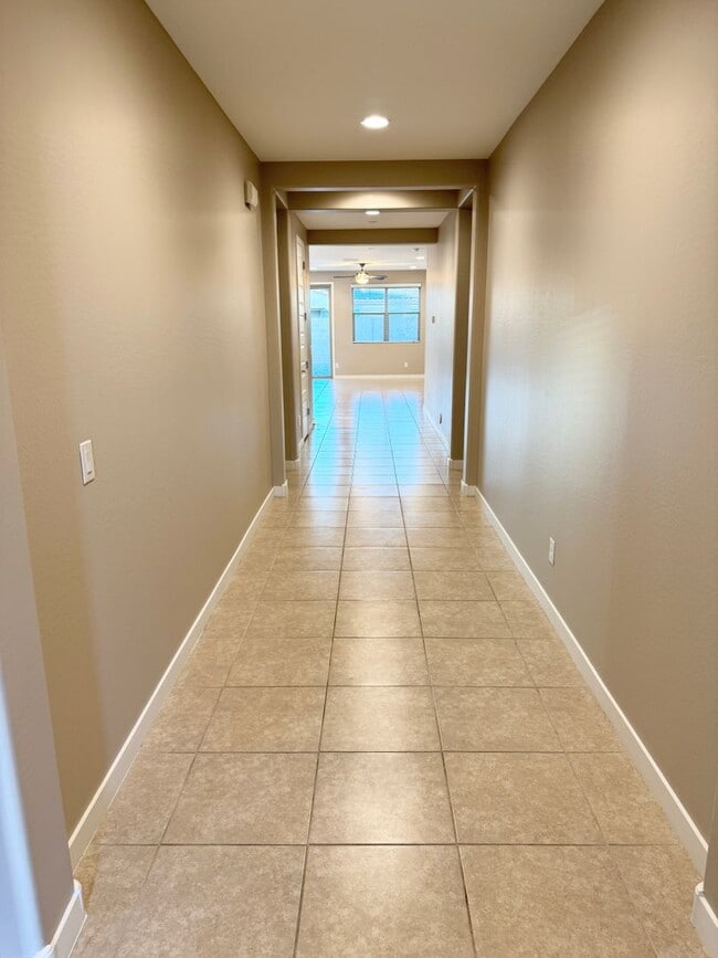 Foto del edificio - Beautiful Single Level Home Near Verrado!