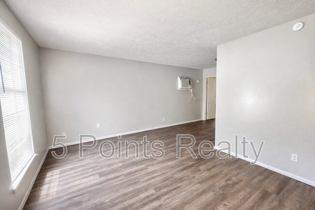 Foto del edificio - 336 E Webster St