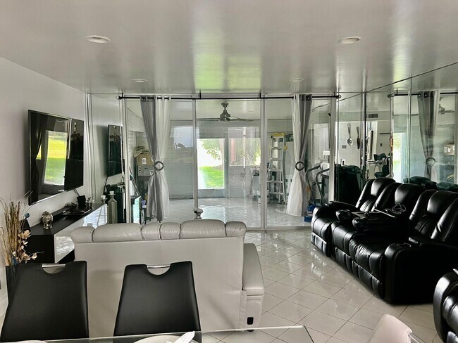 Building Photo - 4455 Luxemburg Ct