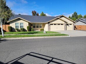 Building Photo - 1042 SW Princeton Pl
