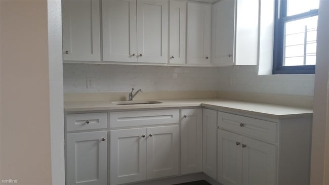 Building Photo - 405 7th St
