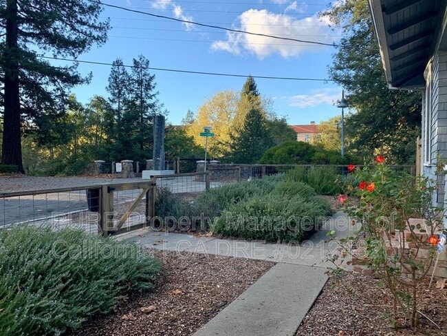 Building Photo - 136 Orange St