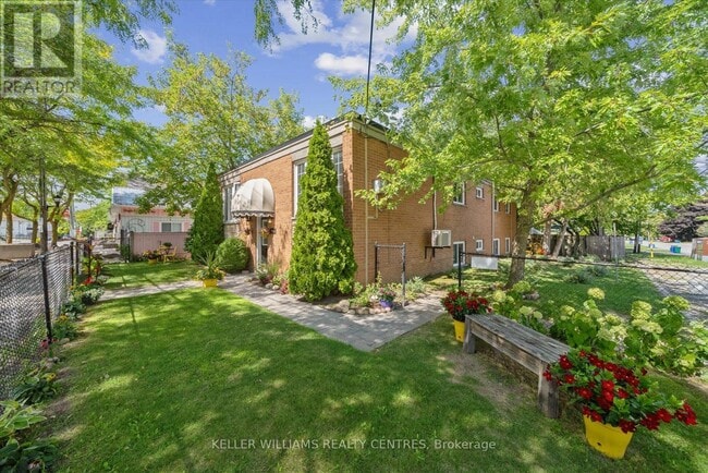 Building Photo - 948 Lake Dr E