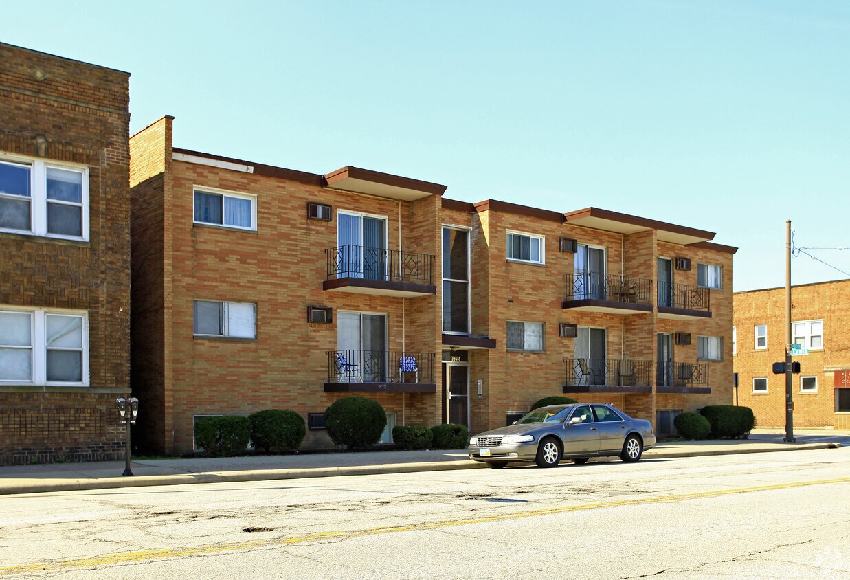 13395 Madison Ave, Lakewood, OH 44107 Apartments in Lakewood, OH