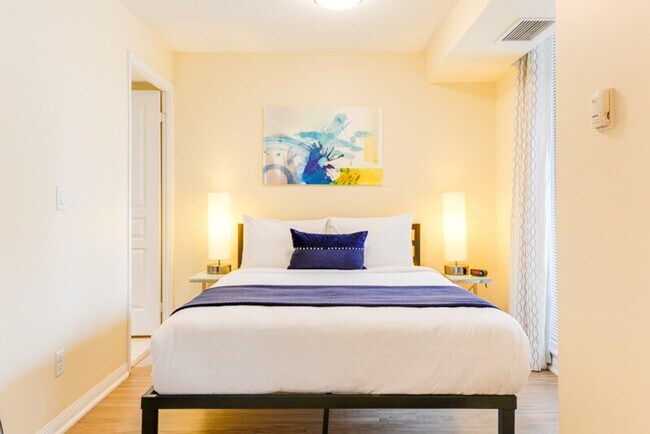 Photo du bâtiment - 214 Adelaide St W