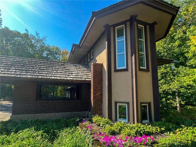 Foto del edificio - 250 Bushaway Rd