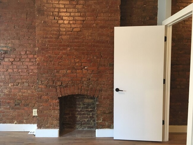 Building Photo - 153 E 115th St