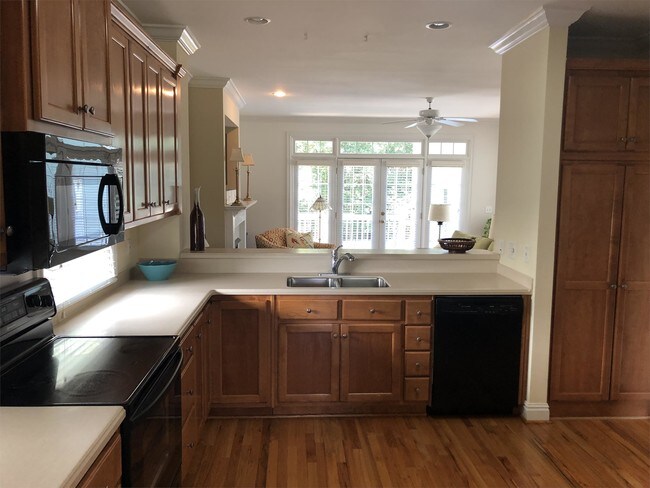 Building Photo - 220 Stayman Park