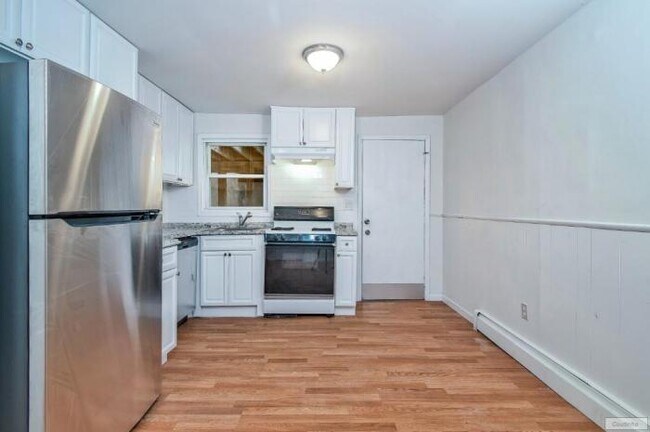 Building Photo - 2 bedroom in NEWARK NJ 07105