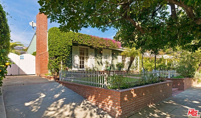 Building Photo - 11339 Albata St