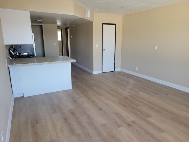 Building Photo - 3701 Thomas Ave