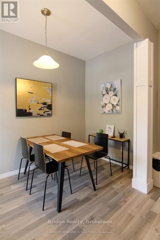 Building Photo - 144-144 Adelaide St N