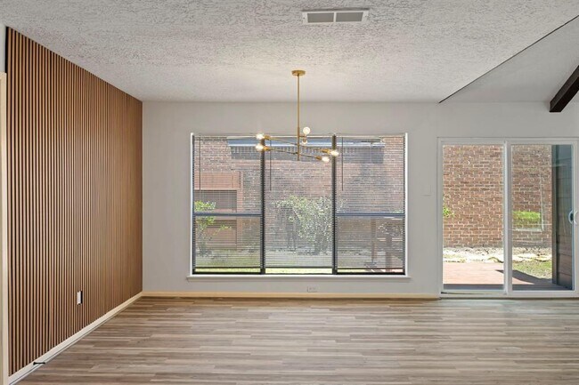 Foto del edificio - 11115 Kitty Brook Dr